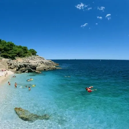 Nera 1500m Beach Villa Šišan