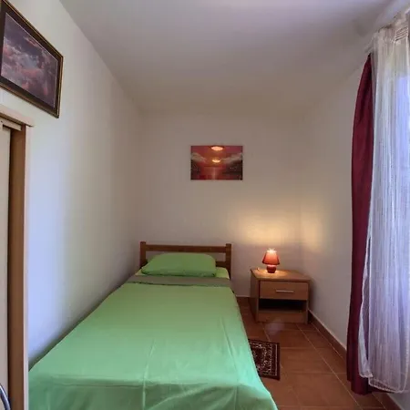 Nera 1500m Beach Villa Šišan